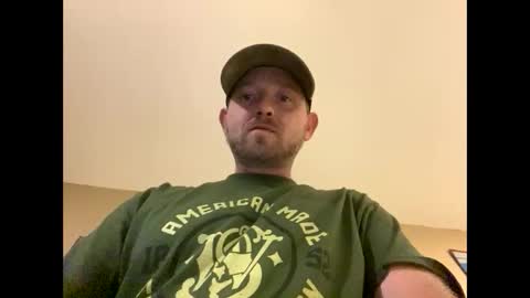 Snapshot of smokeymt420 chatting on December 28, 4:51 am smokeymt420 online show from December 28, 4:51 am