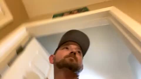 Snapshot of smokeymt420 chatting on December 15, 12:51 am smokeymt420 online show from December 15, 12:51 am