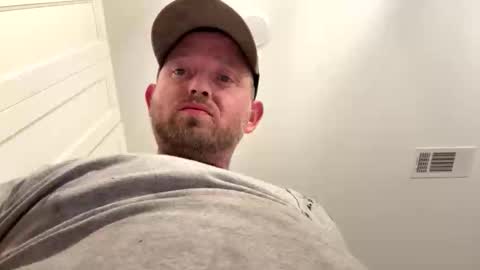 Snapshot of smokeymt420 chatting on October 15, 4:31 am smokeymt420 online show from October 15, 4:31 am