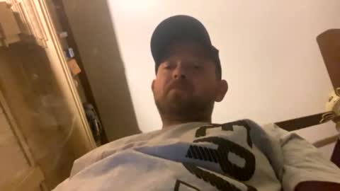 Snapshot of smokeymt420 chatting on December 23, 4:01 am smokeymt420 online show from December 23, 4:01 am