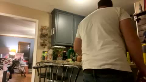 Snapshot of smokeymt420 chatting on December 25, 2:57 am smokeymt420 online show from December 25, 2:57 am