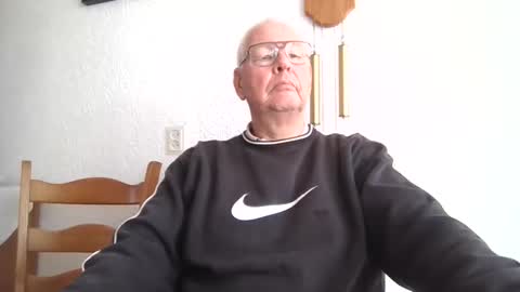 Snapshot of smoothy5460 chatting on February 18, 12:39 pm smoothy5460 online show from February 18, 12:39 pm