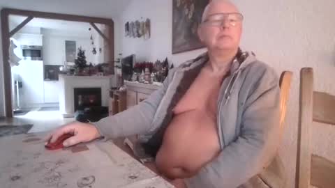 Snapshot of smoothy5460 chatting on December 25, 8:18 am smoothy5460 online show from December 25, 8:18 am