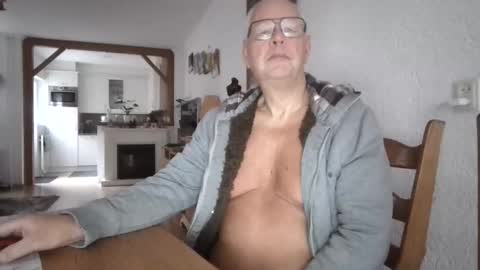 Snapshot of smoothy5460 chatting on February 28, 7:37 am smoothy5460 online show from February 28, 7:37 am