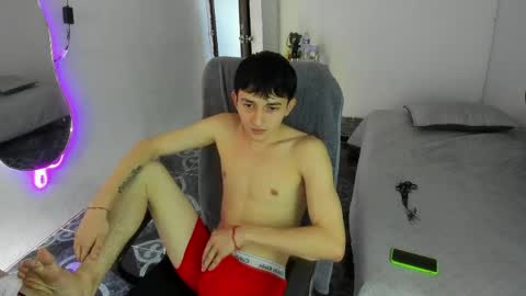 snak_master1 online show from April 17, 5:15 pm