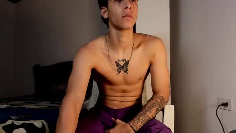 snakebutterfly online show from December 22, 6:49 am