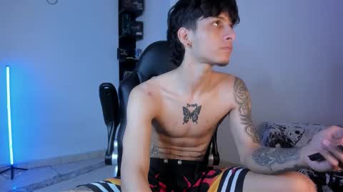 snakebutterfly online show from October 24, 9:22 am