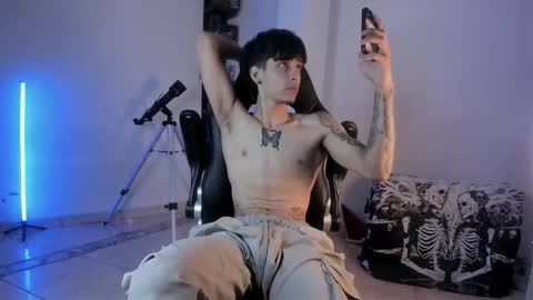 snakebutterfly online show from October 19, 6:07 am