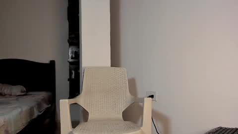 snakebutterfly online show from December 21, 7:03 am