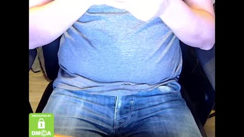 Snapshot of sneakybill82 chatting on December 29, 5:44 pm Sneakybill online show from December 29, 5:44 pm