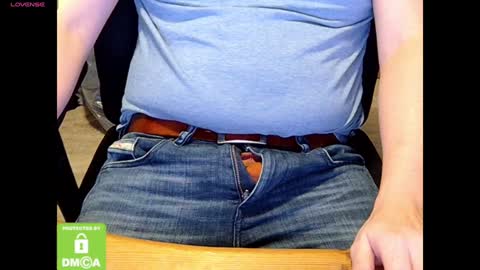 Snapshot of sneakybill82 chatting on January 8, 9:12 pm Sneakybill online show from January 8, 9:12 pm