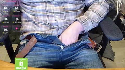 Snapshot of sneakybill82 chatting on February 28, 10:39 pm Sneakybill online show from February 28, 10:39 pm