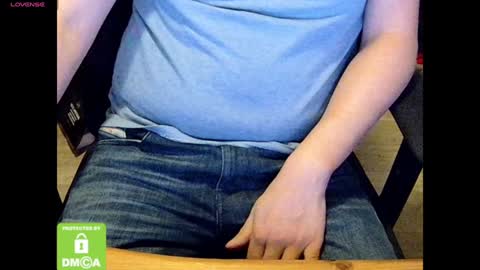 Snapshot of sneakybill82 chatting on December 6, 8:37 am Sneakybill online show from December 6, 8:37 am