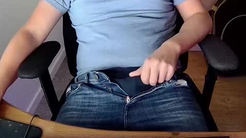 Snapshot of sneakybill82 chatting on October 22, 8:56 pm Sneakybill online show from October 22, 8:56 pm