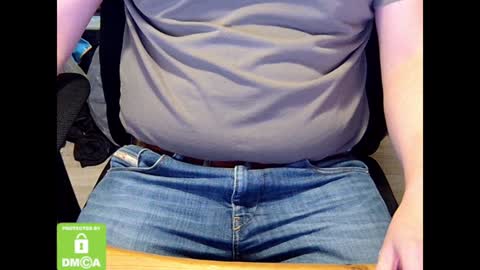 Snapshot of sneakybill82 chatting on January 5, 6:35 pm Sneakybill online show from January 5, 6:35 pm