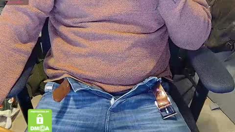 Snapshot of sneakybill82 chatting on February 21, 4:16 pm Sneakybill online show from February 21, 4:16 pm