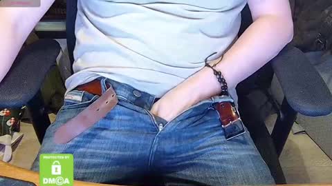 Snapshot of sneakybill82 chatting on February 22, 9:56 am Sneakybill online show from February 22, 9:56 am