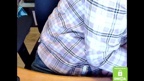 Snapshot of sneakybill82 chatting on December 3, 7:52 am Sneakybill online show from December 3, 7:52 am