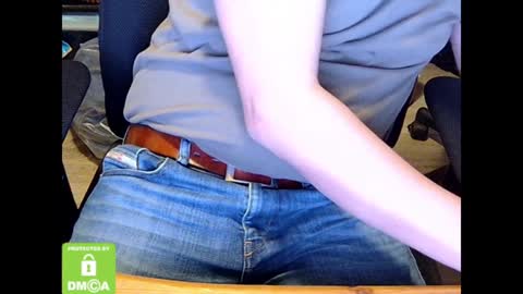 Snapshot of sneakybill82 chatting on January 7, 7:11 am Sneakybill online show from January 7, 7:11 am