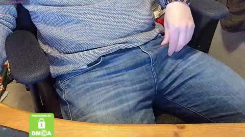 Snapshot of sneakybill82 chatting on February 26, 7:42 am Sneakybill online show from February 26, 7:42 am