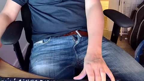 Snapshot of sneakybill82 chatting on September 23, 7:57 pm Sneakybill online show from September 23, 7:57 pm