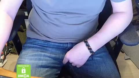 Snapshot of sneakybill82 chatting on February 25, 7:52 am Sneakybill online show from February 25, 7:52 am