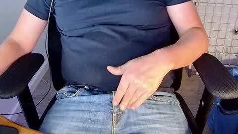 Snapshot of sneakybill82 chatting on September 15, 9:05 pm Sneakybill online show from September 15, 9:05 pm