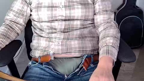 Snapshot of sneakybill82 chatting on October 20, 6:39 am Sneakybill online show from October 20, 6:39 am