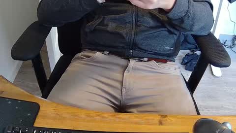 Sneakybill online show from March 11, 7:37 am