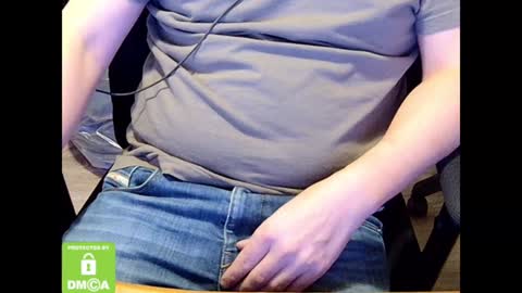 Snapshot of sneakybill82 chatting on January 6, 7:45 pm Sneakybill online show from January 6, 7:45 pm