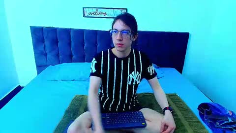 Snapshot of snowyx_ chatting on September 27, 11:24 pm Snowyx  online show from September 27, 11:24 pm