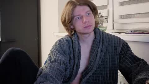 Snapshot of spaisenok chatting on October 16, 1:35 am Mike online show from October 16, 1:35 am