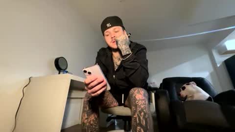 Keepscrolling online show from March 4, 1:23 am