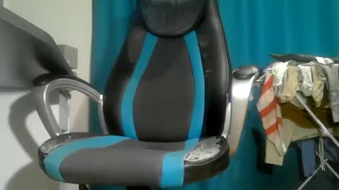 Snapshot of spotzi02 chatting on January 1, 4:39 pm spotzi02 online show from January 1, 4:39 pm