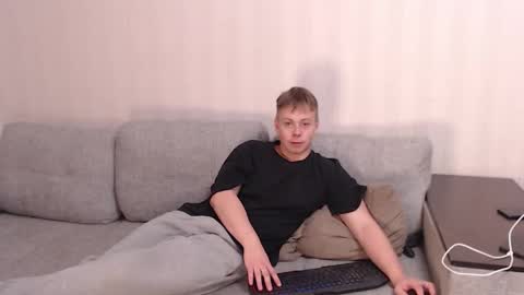 Snapshot of st_rudy chatting on October 28, 4:09 pm Joe Peach online show from October 28, 4:09 pm