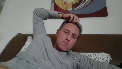 Snapshot of sten015 chatting on February 5, 2:37 pm sten015 online show from February 5, 2:37 pm