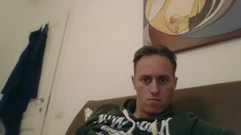 Snapshot of sten015 chatting on December 18, 2:06 pm sten015 online show from December 18, 2:06 pm