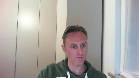 Snapshot of sten015 chatting on December 23, 4:39 pm sten015 online show from December 23, 4:39 pm