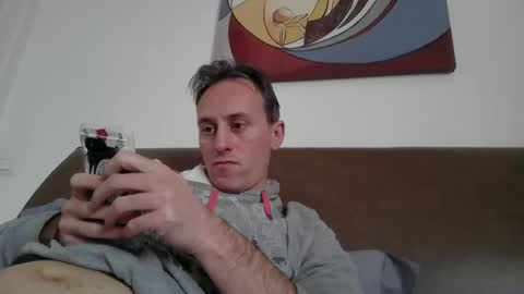 Snapshot of sten015 chatting on January 8, 1:52 pm sten015 online show from January 8, 1:52 pm