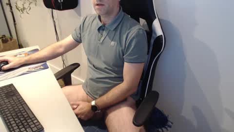 steve_oo8 online show from December 3, 12:59 pm