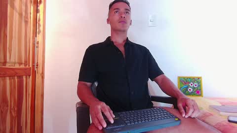 steven_modelo69 online show from February 2, 10:39 pm