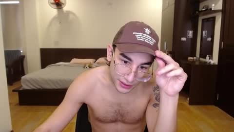 Snapshot of steveoceanbeanhuge chatting on January 5, 3:32 am Alex online show from January 5, 3:32 am