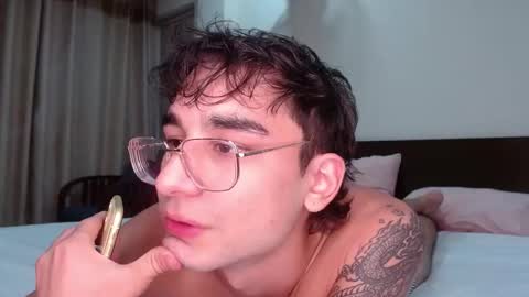 Snapshot of steveoceanbeanhuge chatting on December 7, 4:36 pm Alex online show from December 7, 4:36 pm