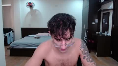 Snapshot of steveoceanbeanhuge chatting on January 7, 3:05 am Alex online show from January 7, 3:05 am