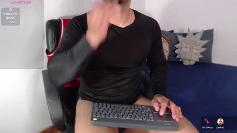 Stone Lee  online show from April 8, 5:41 am