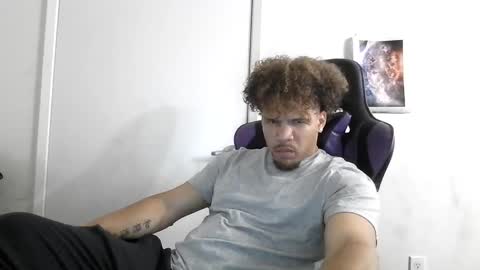 Snapshot of str8dj chatting on September 24, 5:51 am Dj online show from September 24, 5:51 am