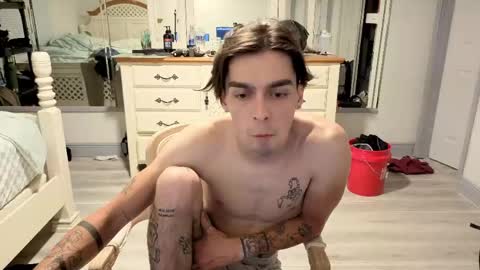 str8whiteboy21 online show from May 13, 5:15 am