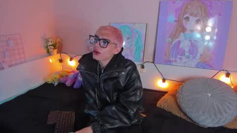 strawberry_kitty_ online show from November 3, 3:43 am