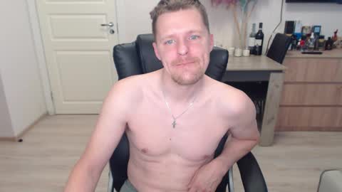 strong_guy_xxx online show from September 25, 7:29 am