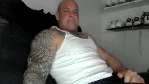 Snapshot of strongandhard073 chatting on February 23, 8:20 pm StrongAndHard online show from February 23, 8:20 pm